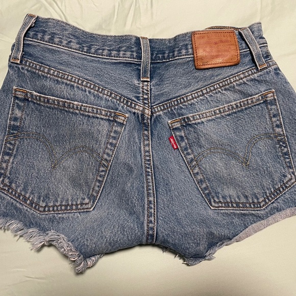 Levis 501 High Rise Shorts - Picture 3 of 4